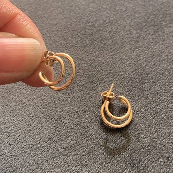 Mejuri Jewelry - Mejuri 14k gold Twin Hoops with packaging